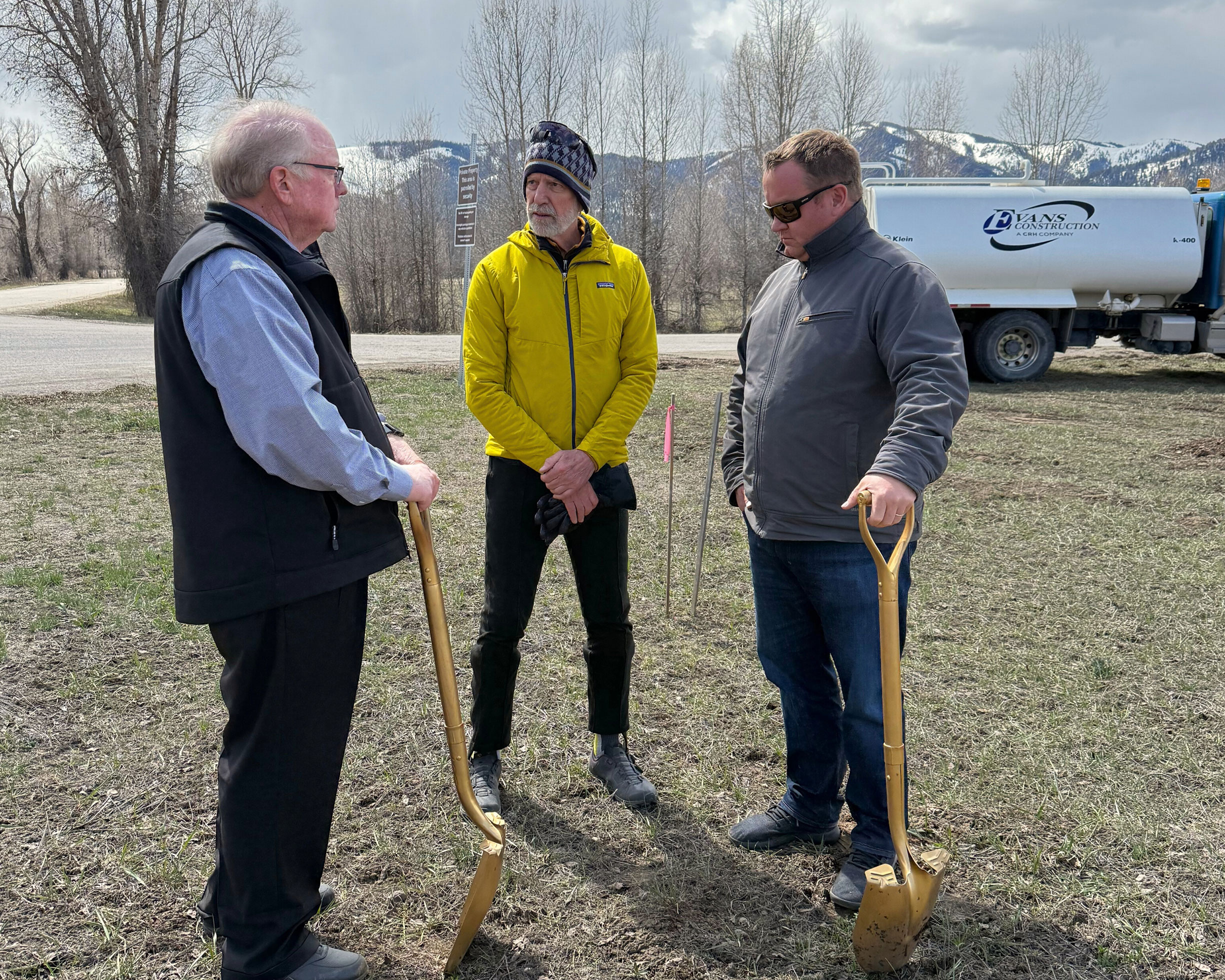 People talking before groundbreaking